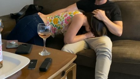 Подпоил мадам и она сама вяла в ротик