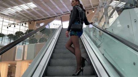 Пикапнул красотку в торговом комплексе и тут же поимел